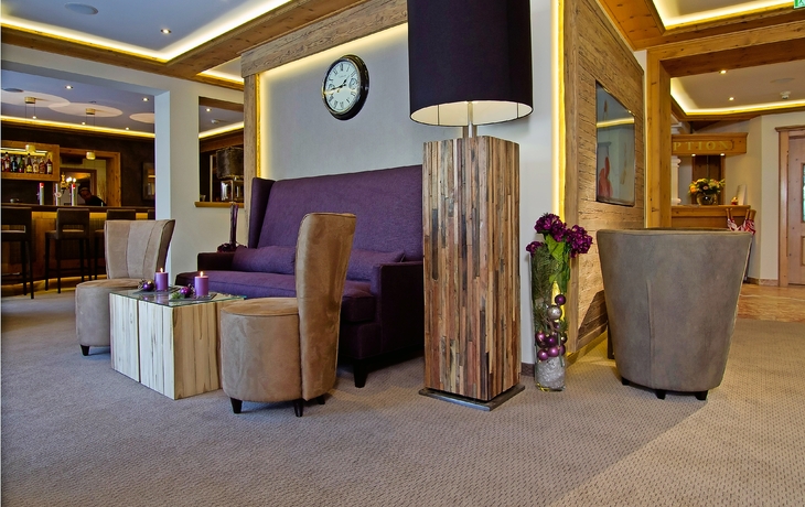 Österreich, Tirol, Vorarlberg, Wildschönau, Hotel Bergkristall, Lobby, Rezeption, Bar